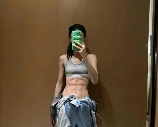 娱乐圈健身女明星_努力健身女明星_健身明星女神
